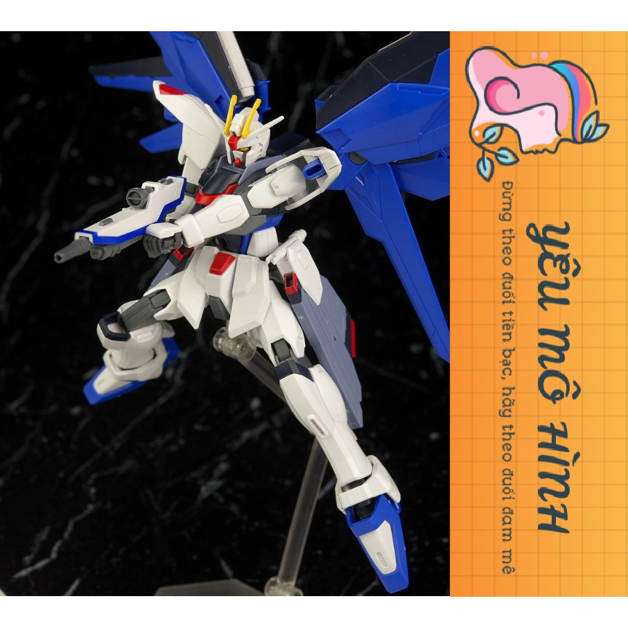 Gundam HG ZGMF-X10A Freedom Fighter Tặng kèm base trưng bày