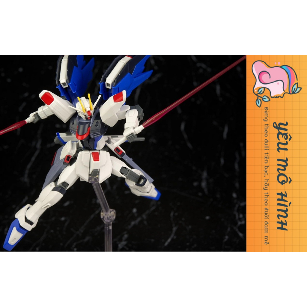 Gundam HG ZGMF-X10A Freedom Fighter Tặng kèm base trưng bày