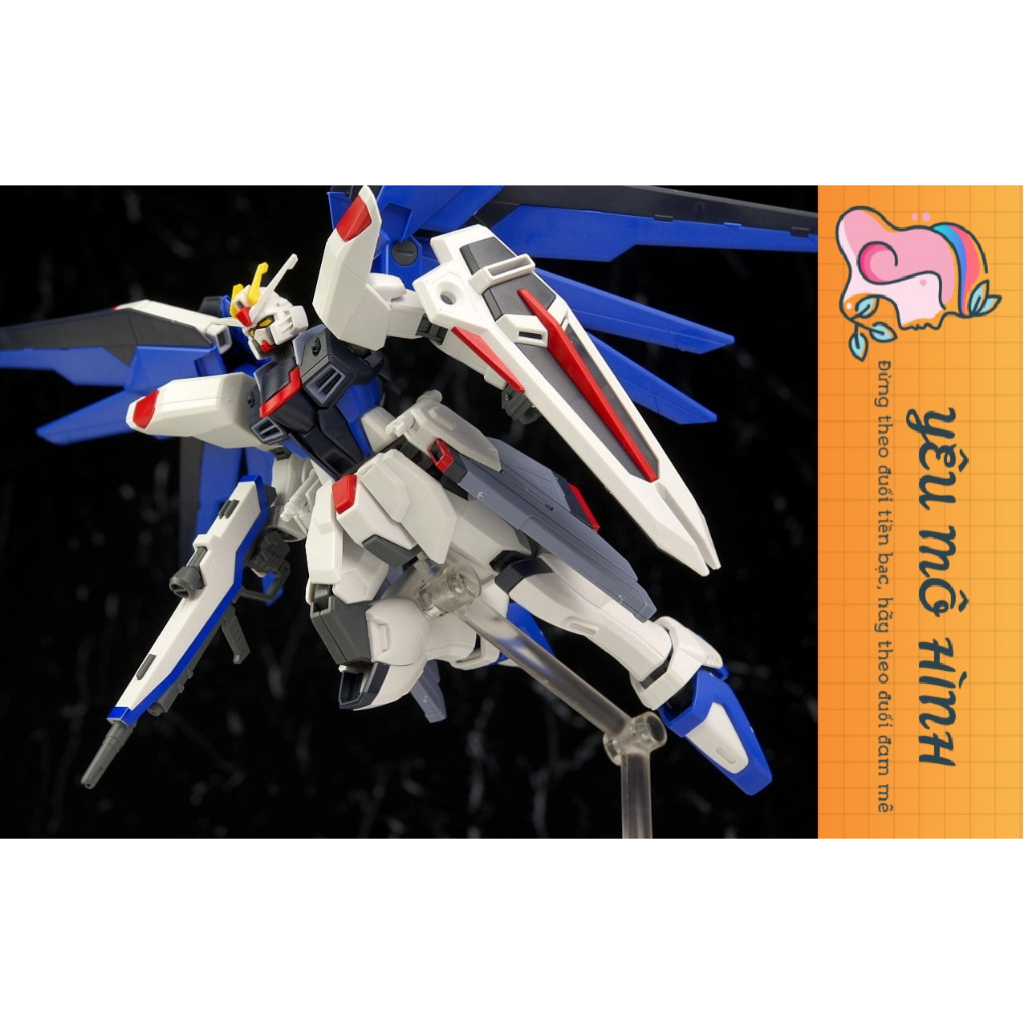 Gundam HG ZGMF-X10A Freedom Fighter Tặng kèm base trưng bày