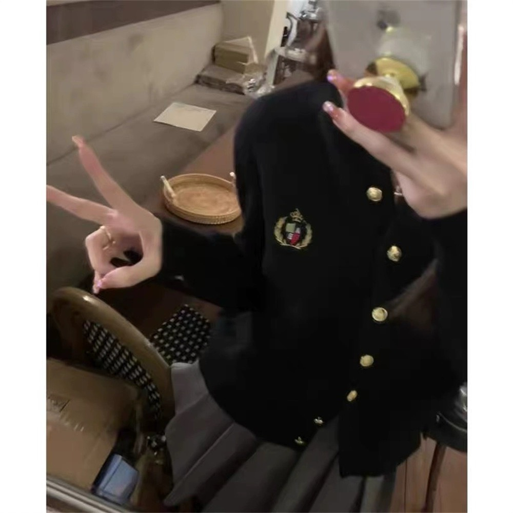 Áo khoác len cardigan len mềm mịn cài khuy, đính huy hiệu style Hàn Quốc
