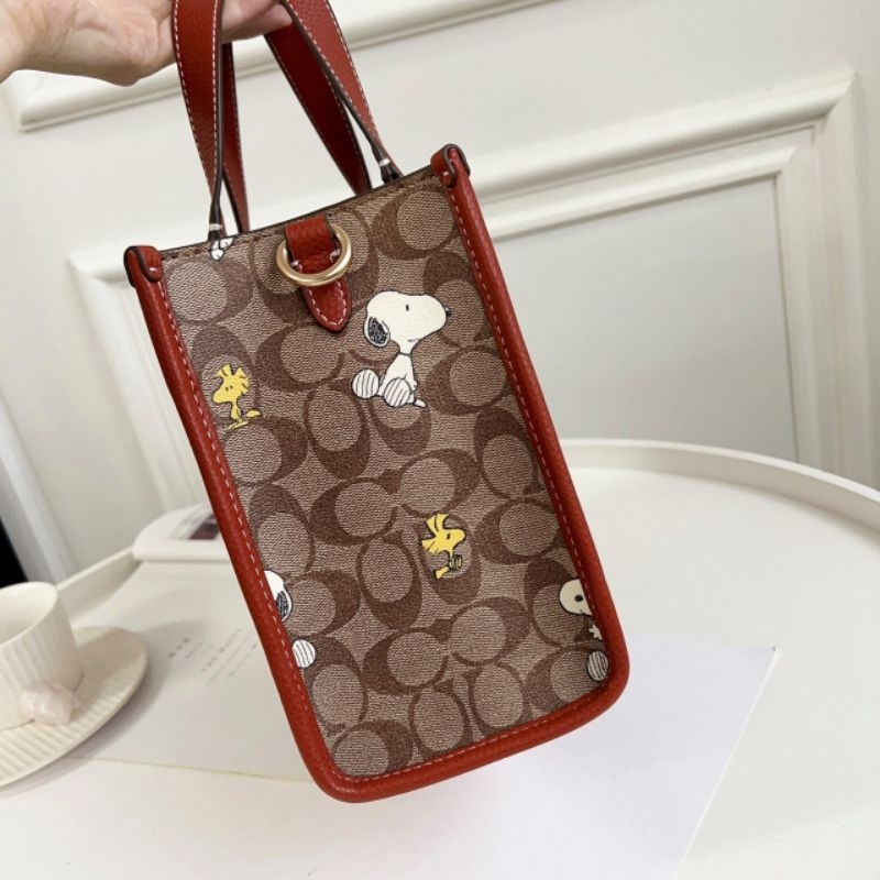 Túi Coach X Peanuts Dempsey Carryall