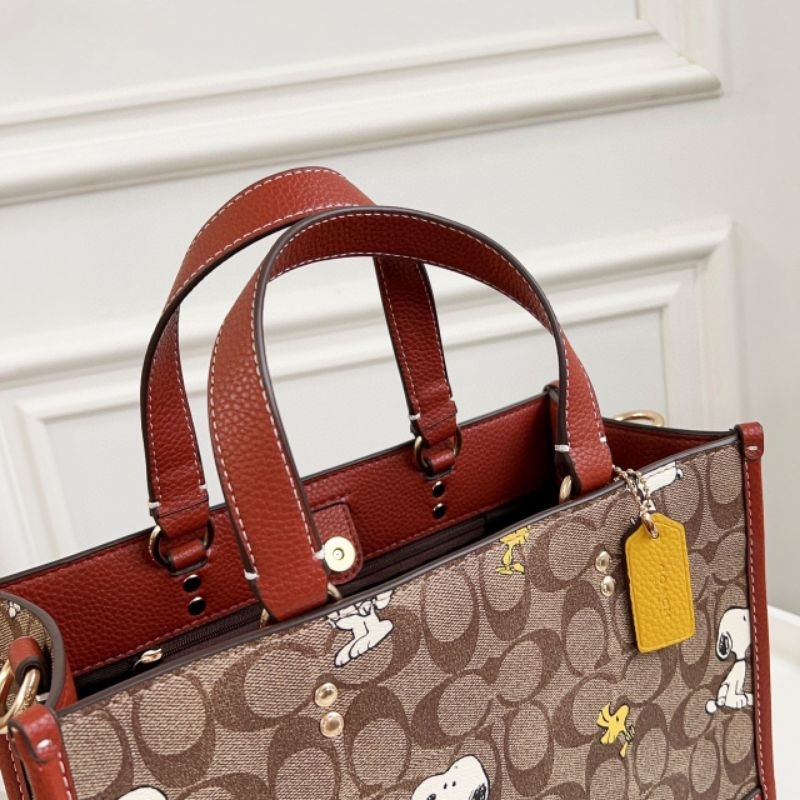 Túi Coach X Peanuts Dempsey Carryall