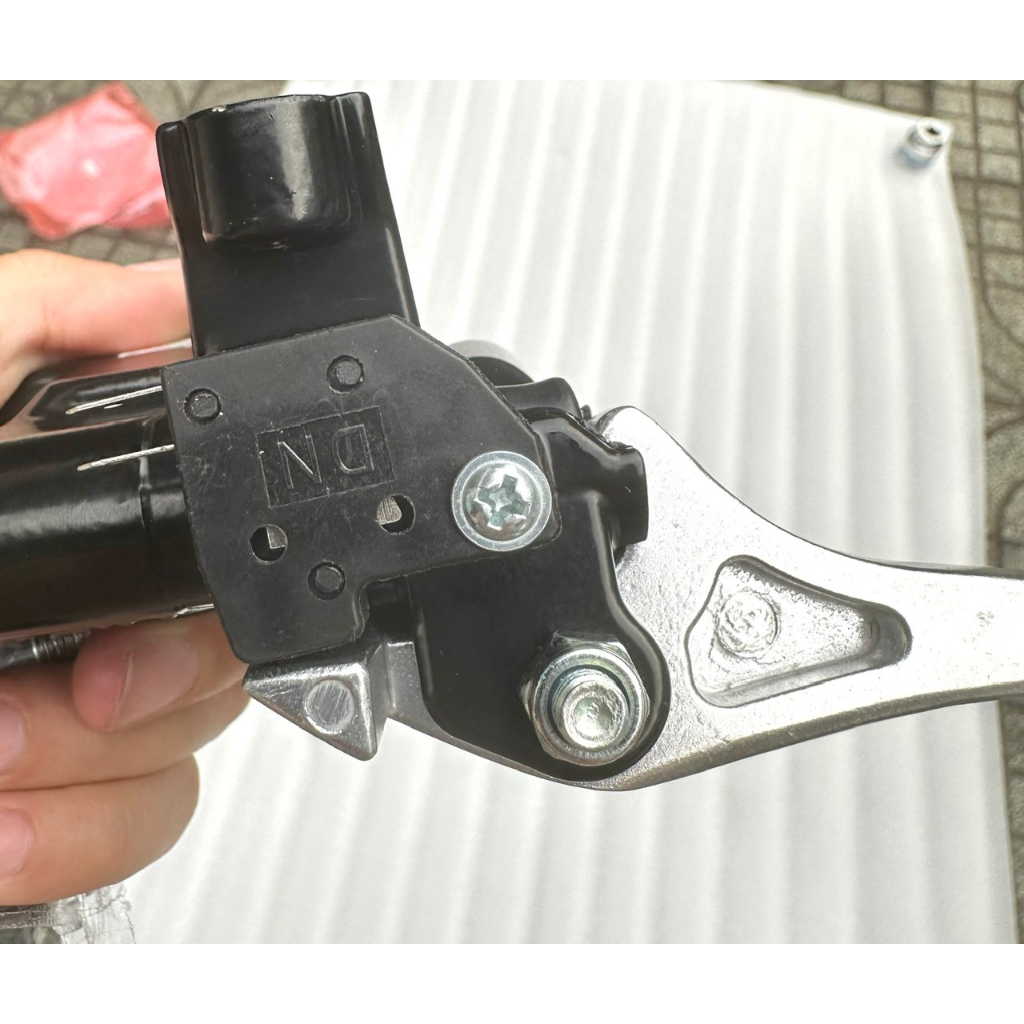 TAY DẦU THẮNG ĐĨA XE RS