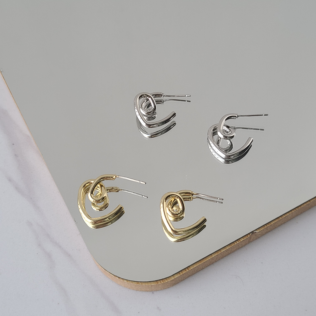 Khuyên tai Aha Accessories hình trái tim phong cách Hàn Quốc chất liệu hợp kim