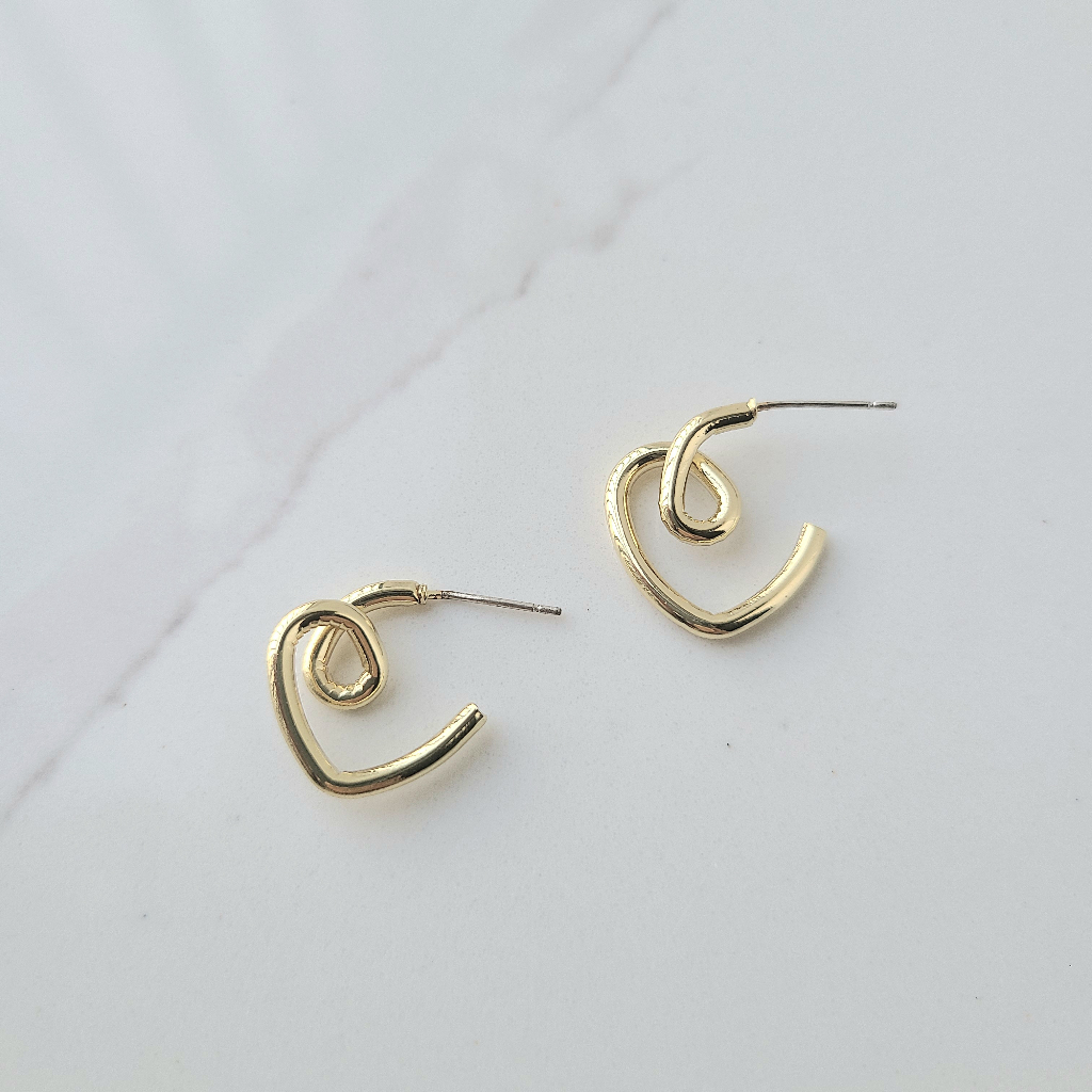 Khuyên tai Aha Accessories hình trái tim phong cách Hàn Quốc chất liệu hợp kim