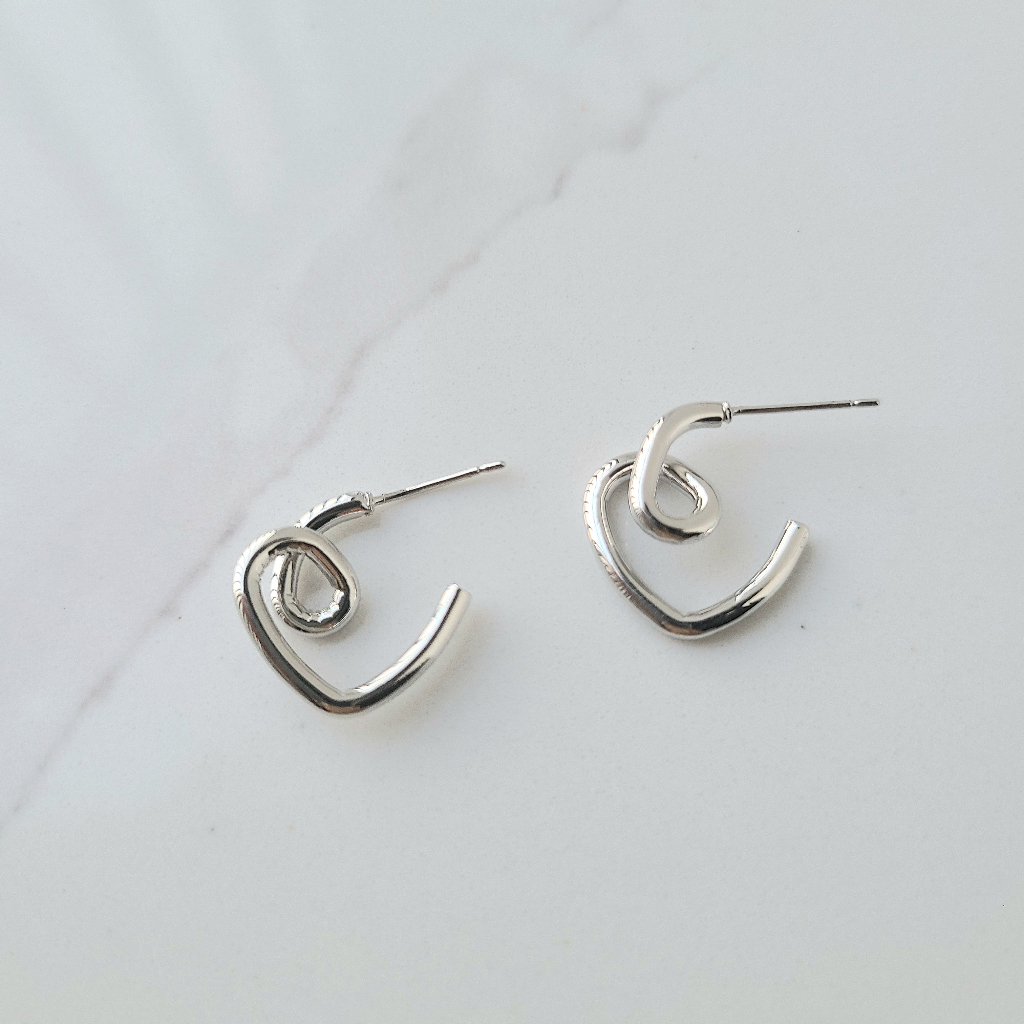 Khuyên tai Aha Accessories hình trái tim phong cách Hàn Quốc chất liệu hợp kim