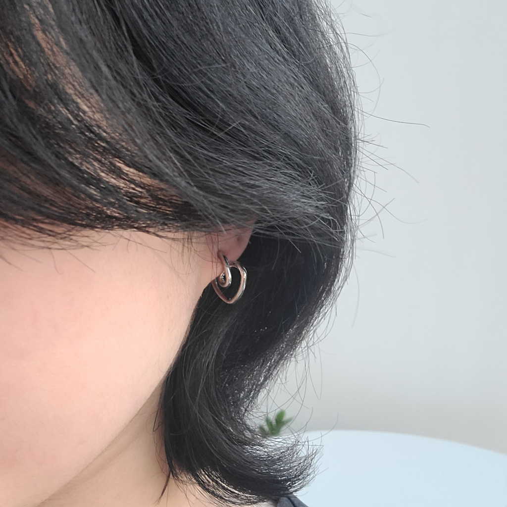 Khuyên tai Aha Accessories hình trái tim phong cách Hàn Quốc chất liệu hợp kim