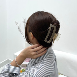 Kẹp tóc dáng vuông lớn dạng mờ Modleaf Matte Square pin Hàn Quốc
