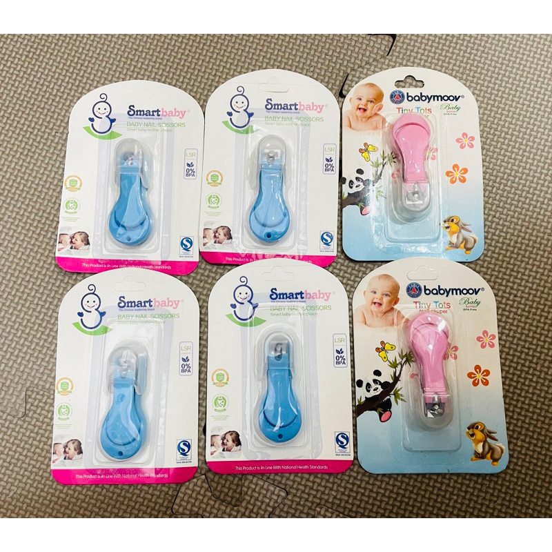 BẤM MÓNG TAY CHO BÉ