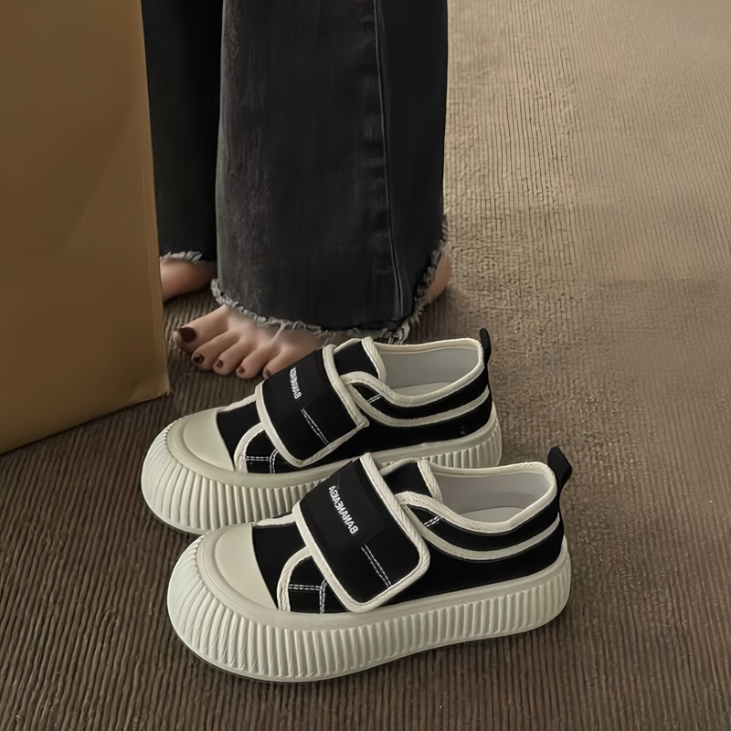 Giày thể thao nữ quai dán cá tính, giày lười phối màu đen trắng đế bánh mì phong cách cá tính