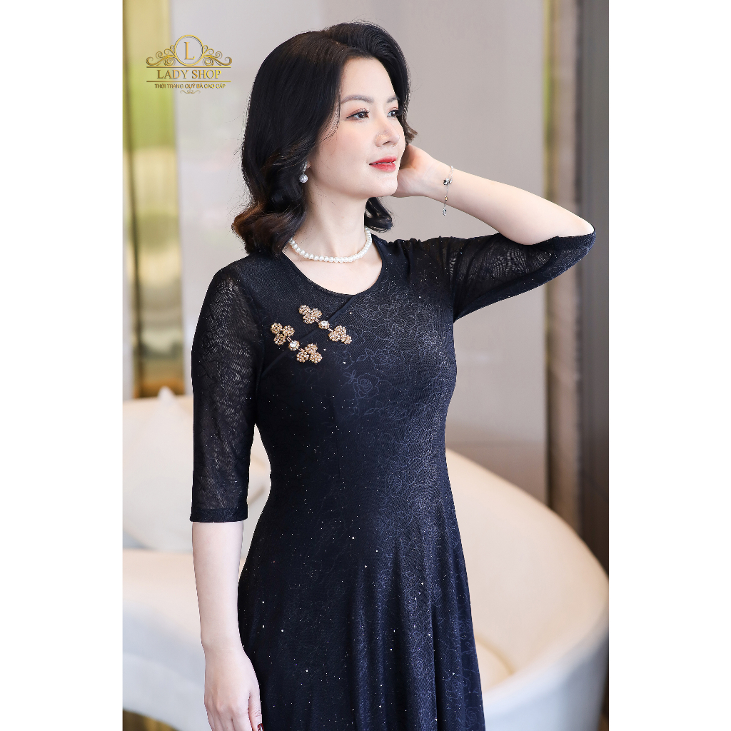 Đầm ren lạnh hoa hồng kết cúc tàu Ladyshop thời trang trung niên cao cấp T194