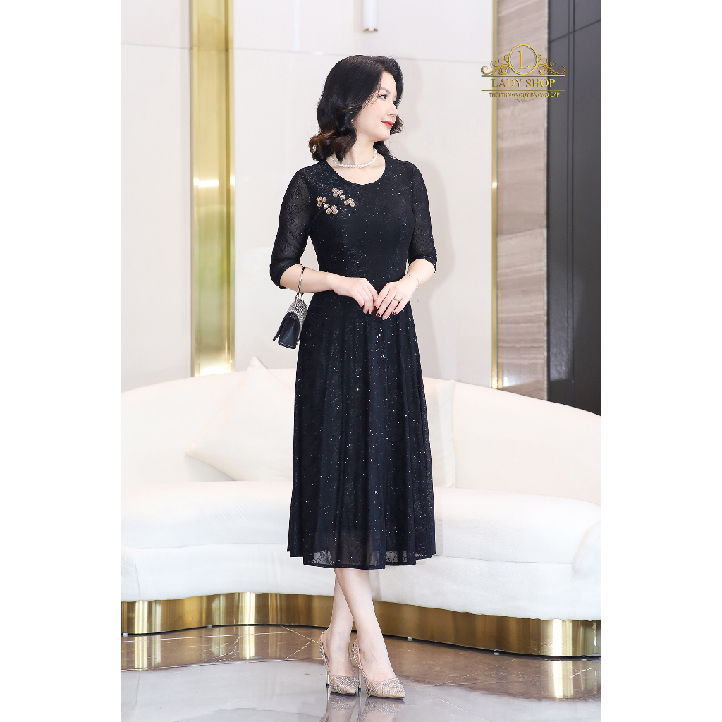 Đầm ren lạnh hoa hồng kết cúc tàu Ladyshop thời trang trung niên cao cấp T194