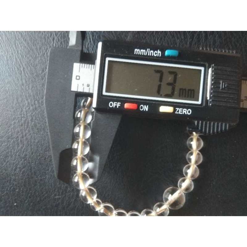 Vòng tay tA trắng