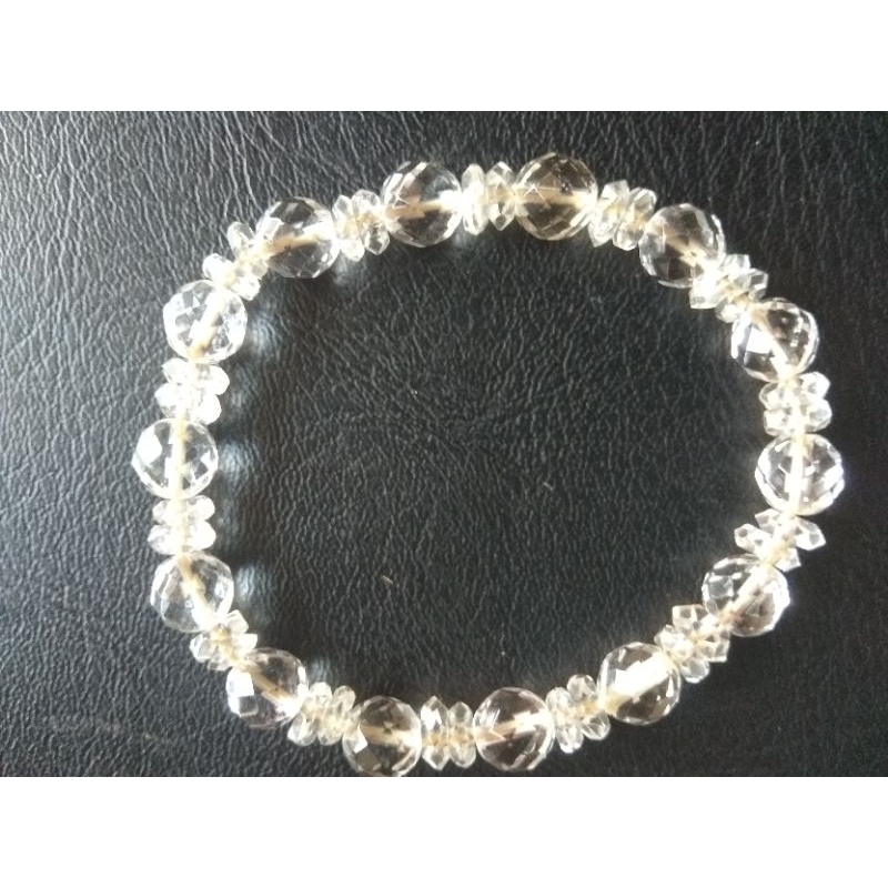 Vòng tay tA trắng