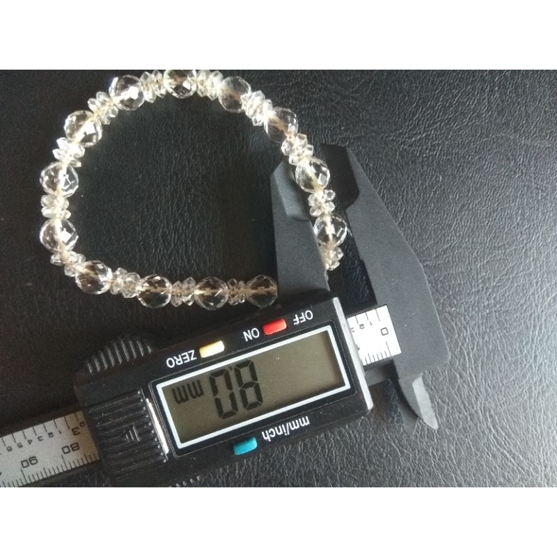 Vòng tay tA trắng