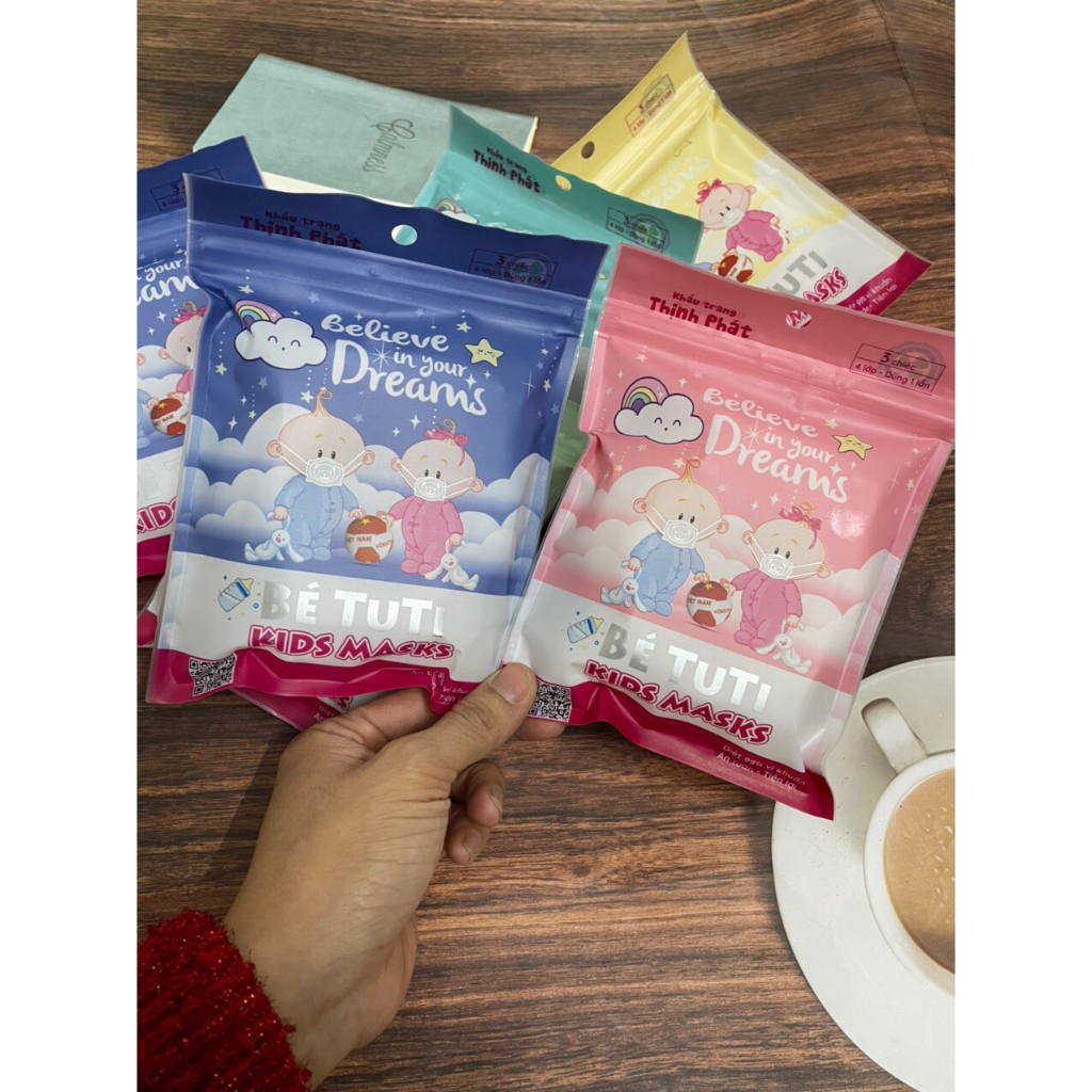 Khẩu trang cho bé