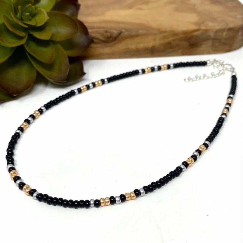Vòng cổ cườm đen C18