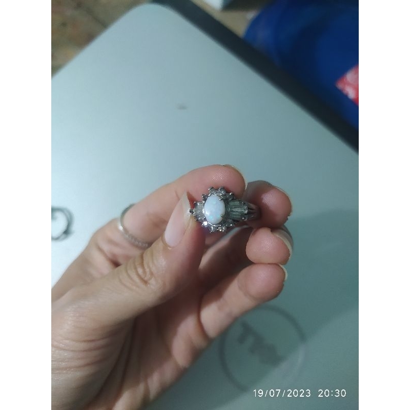 Nhẫn opal si Nhật