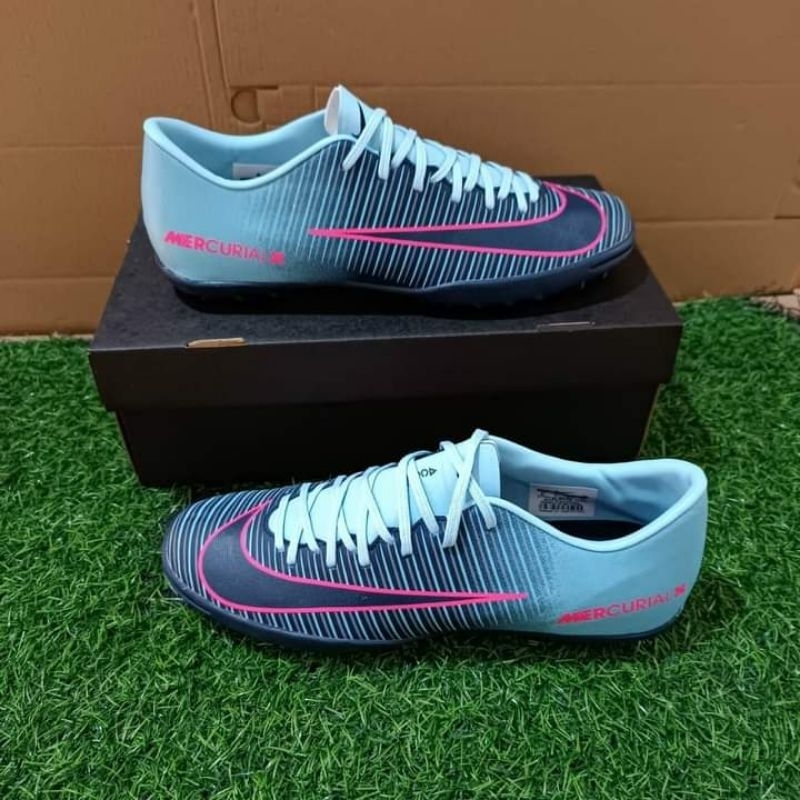 Giày Bóng Đá Sân Cỏ Nhân Tạo Mercurial Vic 6 Các Màu