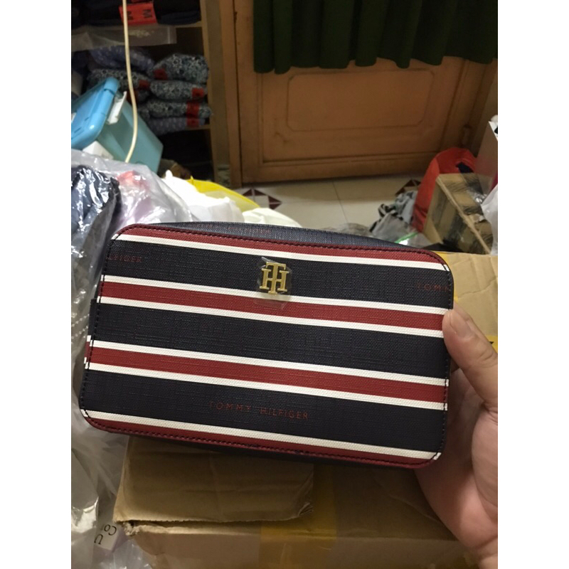 Túi đeo chéo TOMMY HILFIGER - Hàng Auth mua tại Mỹ