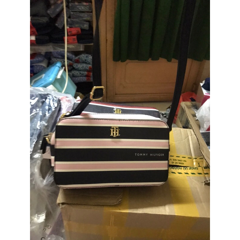 Túi đeo chéo TOMMY HILFIGER - Hàng Auth mua tại Mỹ