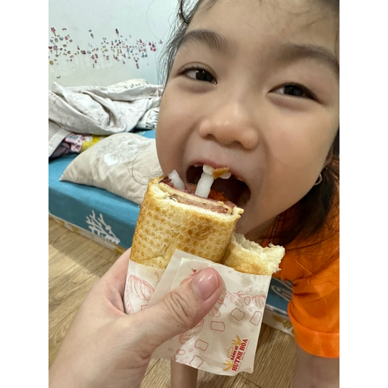 Bánh mì Huynh Hoa sài gòn