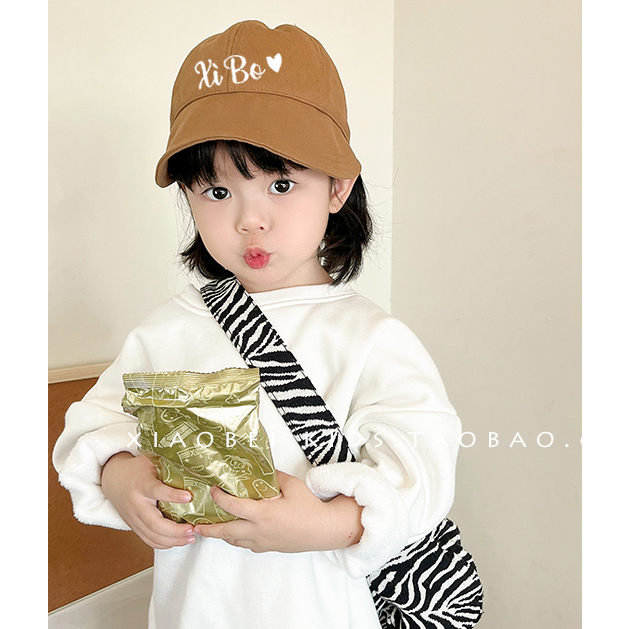 Mũ Lưỡi Trai 2 màu Kem Sữa, Vàng Bò thêu tên cho bé trai và bé gái HOT TREND, phong cách Hàn Quốc, cự kỳ đẹp, đáng yêu