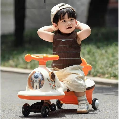 Xe lắc cho bé có nhạc và đèn nháy kèm tựa lưng 068