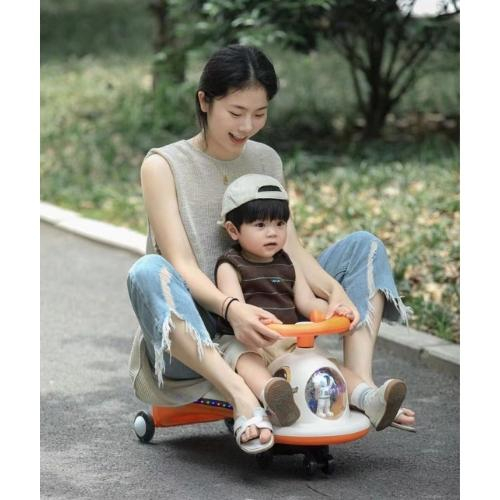 Xe lắc cho bé có nhạc và đèn nháy kèm tựa lưng 068