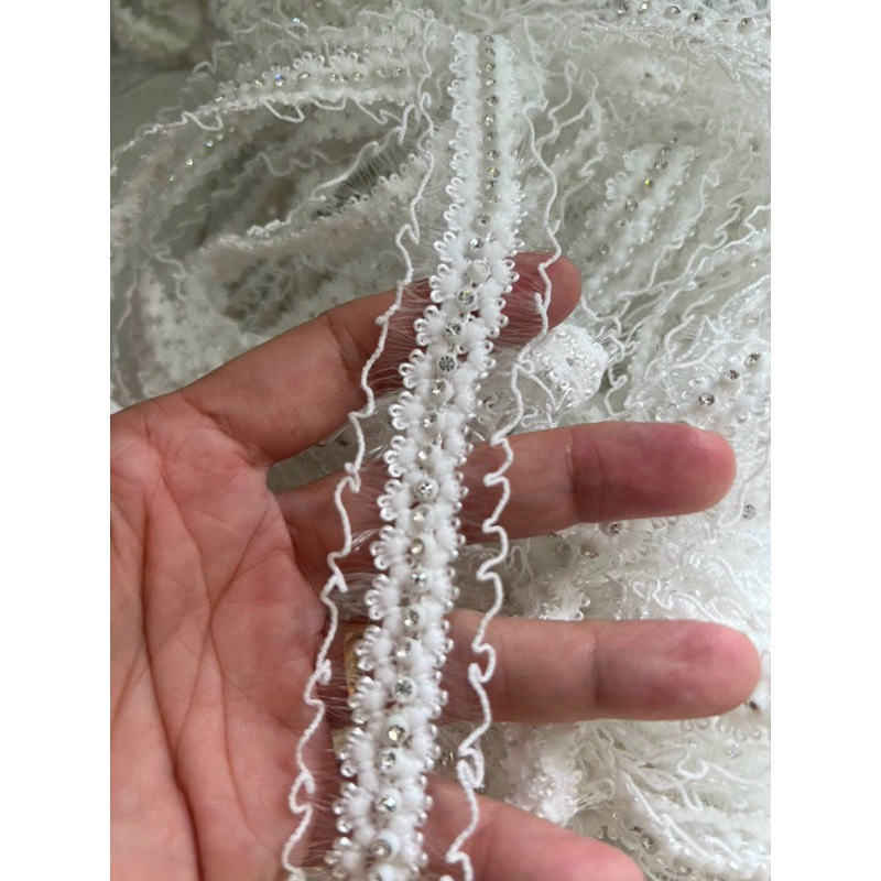 Ren viền lưới đính đá đep mắt co 2 mau trang den