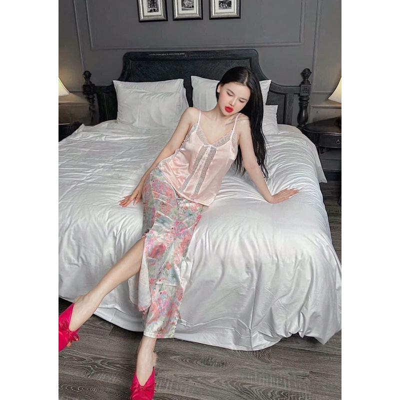 🌵Hàng quảng châu🌵Bộ ngủ lụa 2 dây quần dài kiểu yếm_tag orange_lụa satin mền mịn mát_quần dài cực chuẩn 77.