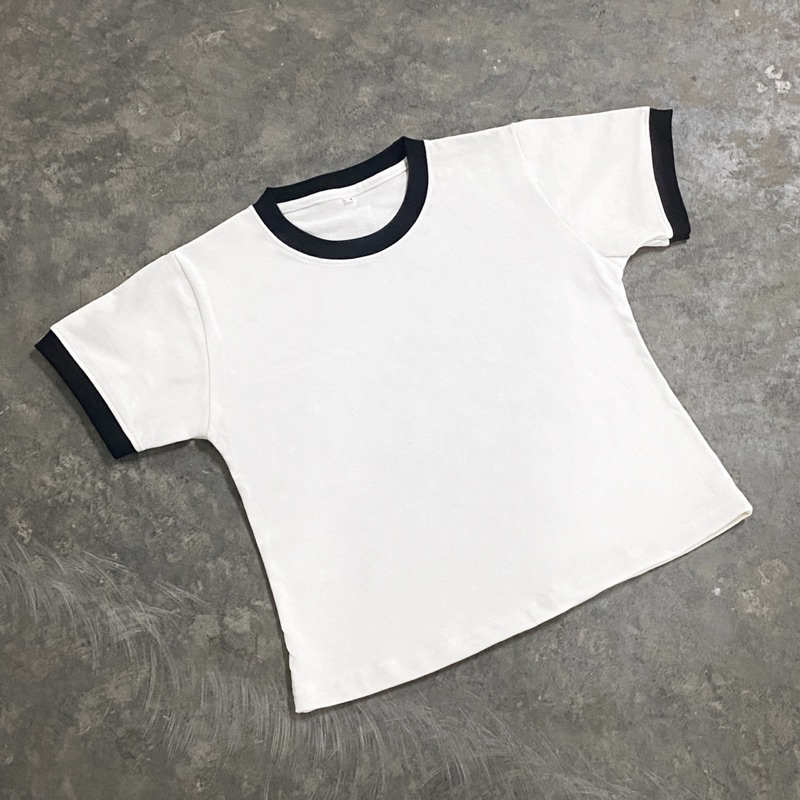 Áo phông boxy viền bo đen unisex Tiệm Tuyên