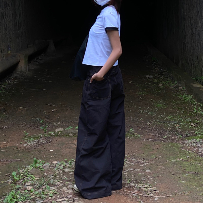 Áo phông boxy viền bo đen unisex Tiệm Tuyên