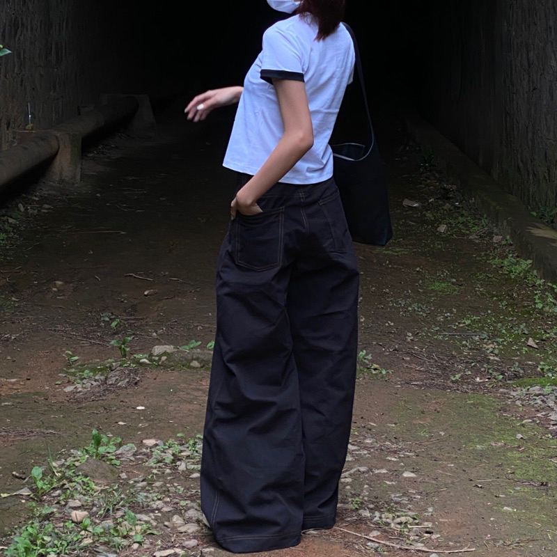 Áo phông boxy viền bo đen unisex Tiệm Tuyên