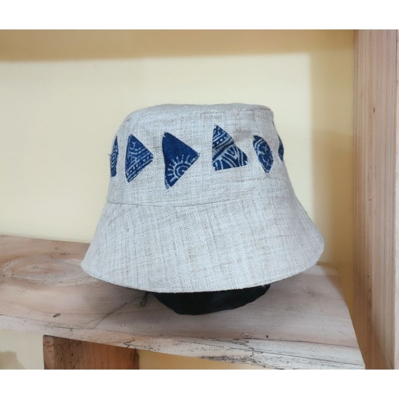 Mũ thổ cẩm lanh Hà Giang