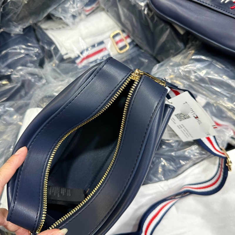 Túi Tommy đeo chéo da thật
