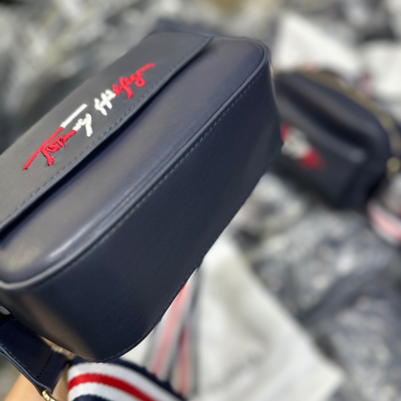 Túi Tommy đeo chéo da thật