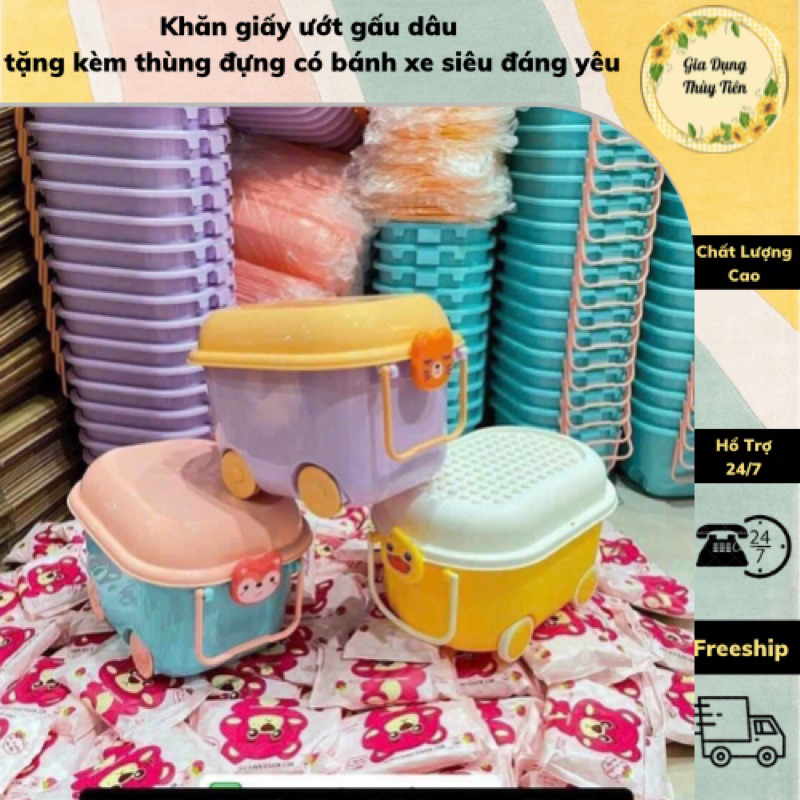 Khăn giấy ướt gấu dâu tặng kèm thùng đựng có bánh xe siêu đáng yêu