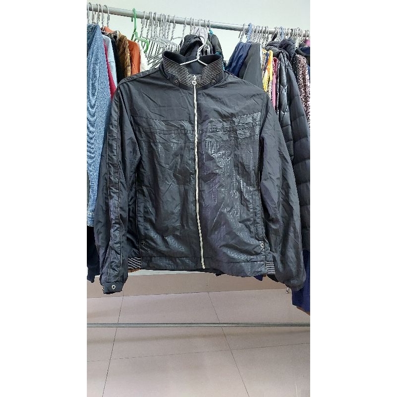 Áo khoác nam size M.