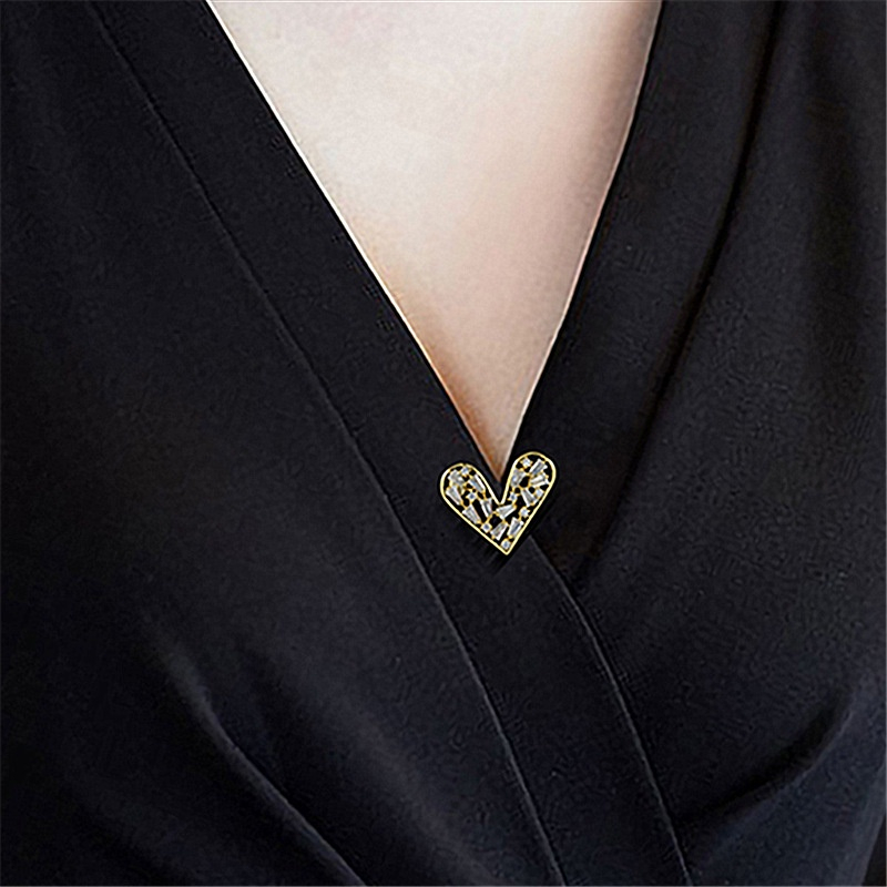 Ghim Cài Áo Hình Trái Tim Chống Chói Thời Trang Cho Nữ