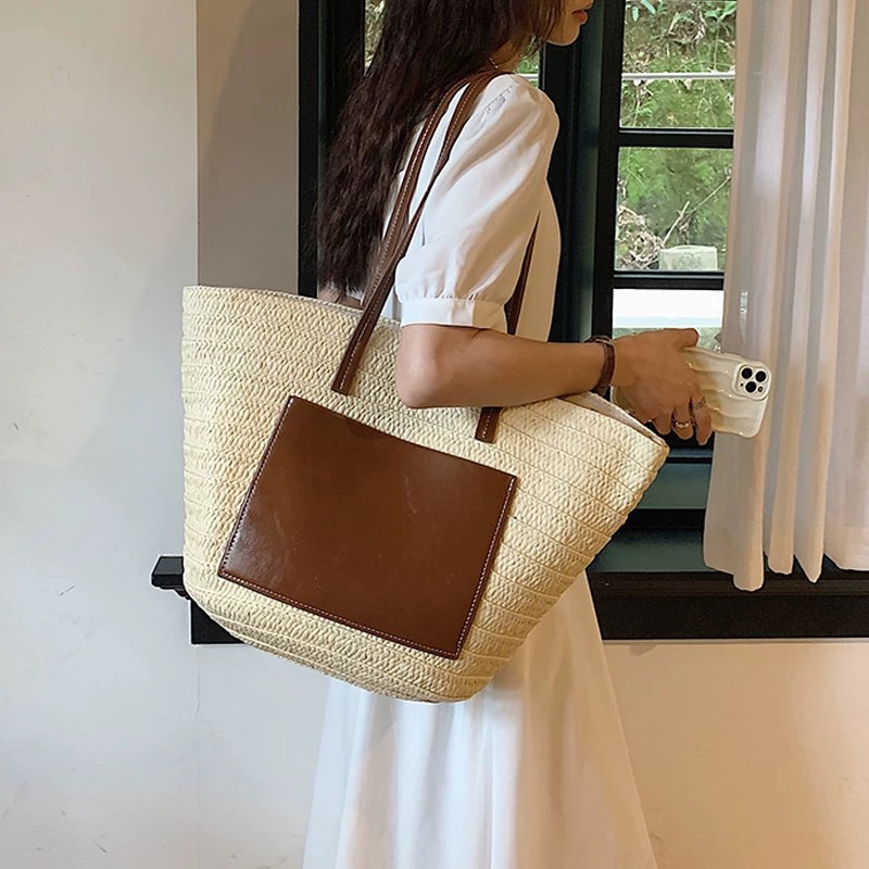 Túi cói đắp da đeo vai kiểu dáng hình thang có khoá kéo