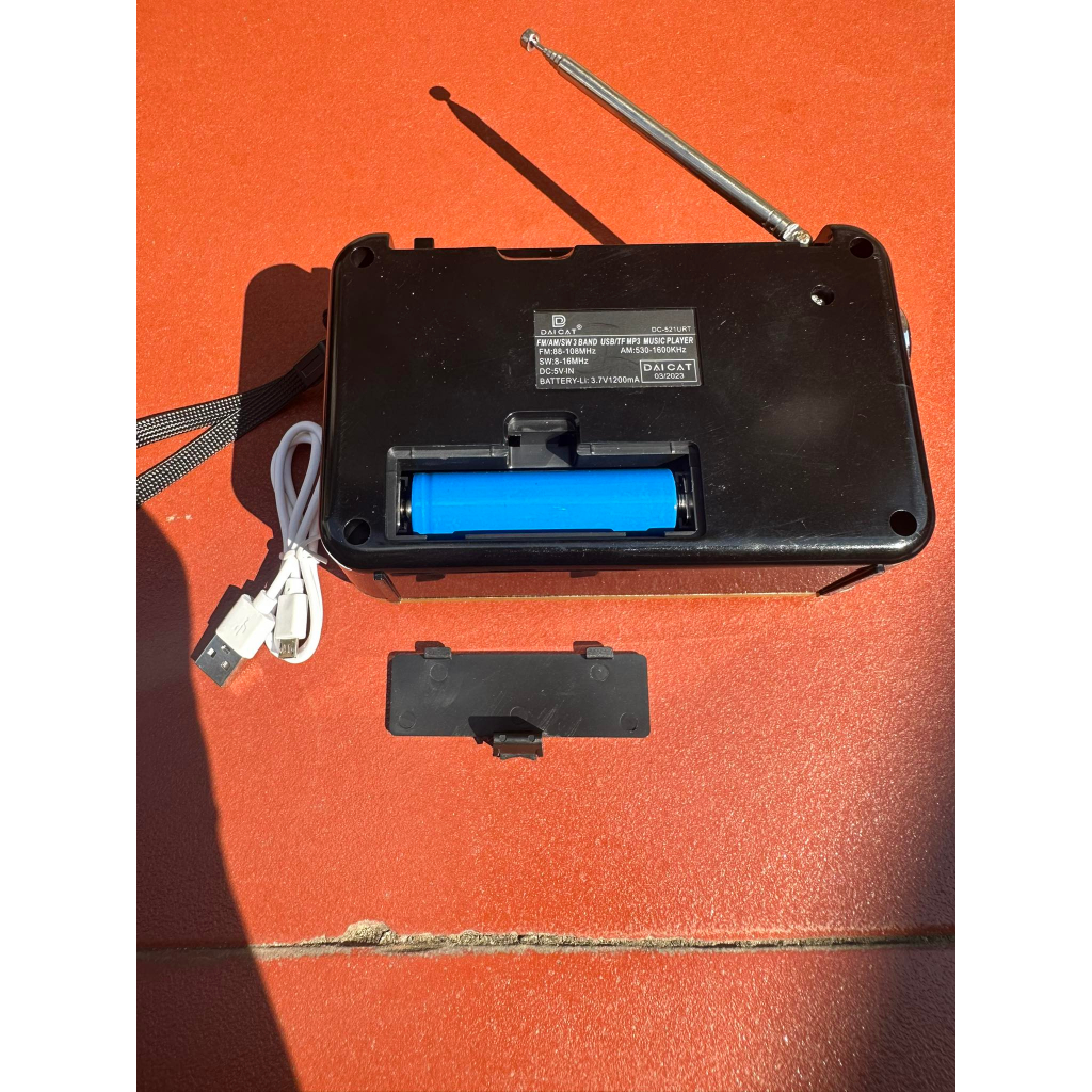 Đài Radio Bắt Sóng Khoẻ - FM/AM/SW  WAXIBA XB-521 URT Cổng USB,Nắp Được Cả Thẻ Nhớ.