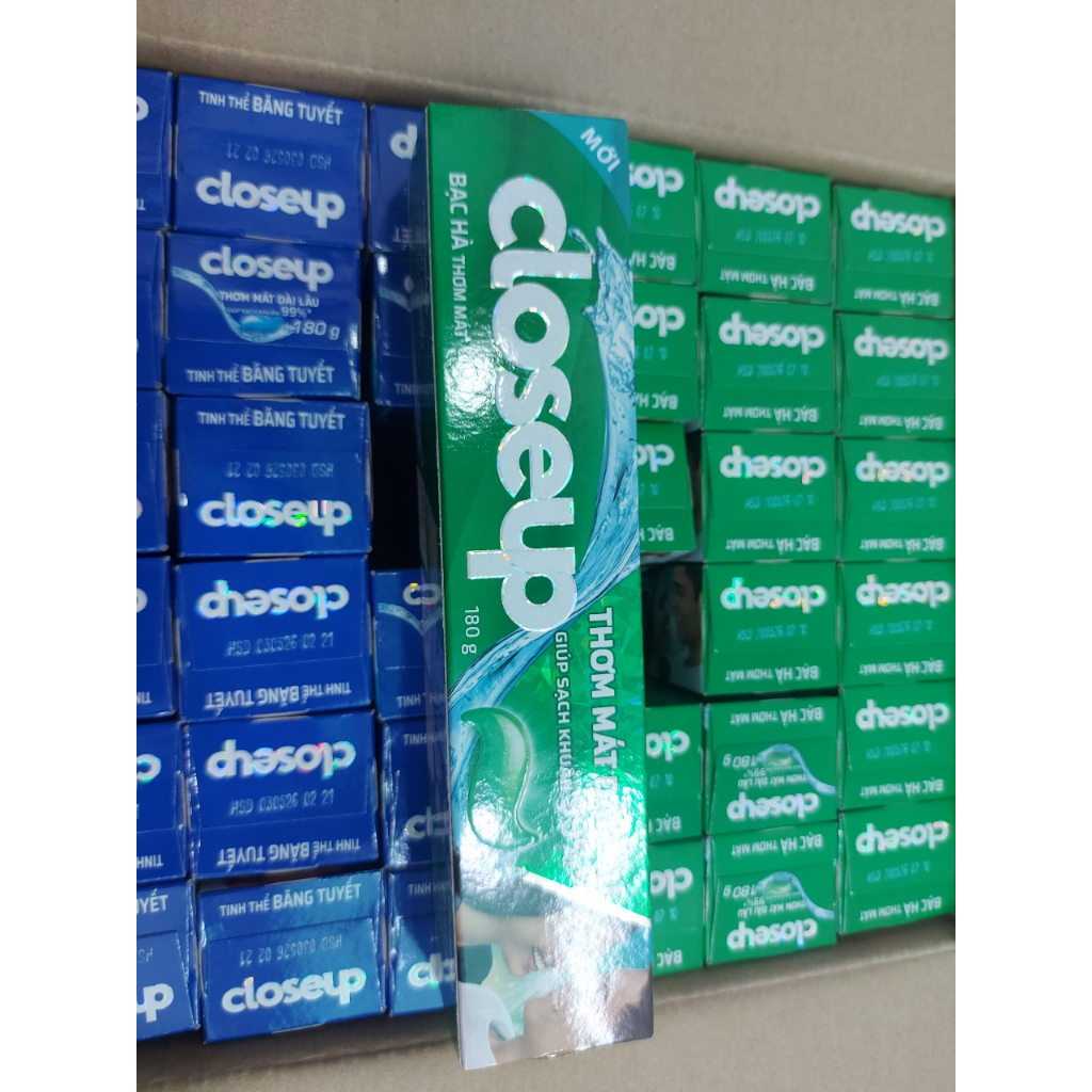 Kem đánh răng Closeup 180g Hương Bạc Hà và Hương Lộc Đề