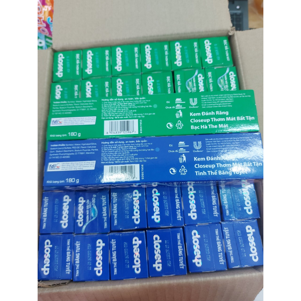 Kem đánh răng Closeup 180g Hương Bạc Hà và Hương Lộc Đề