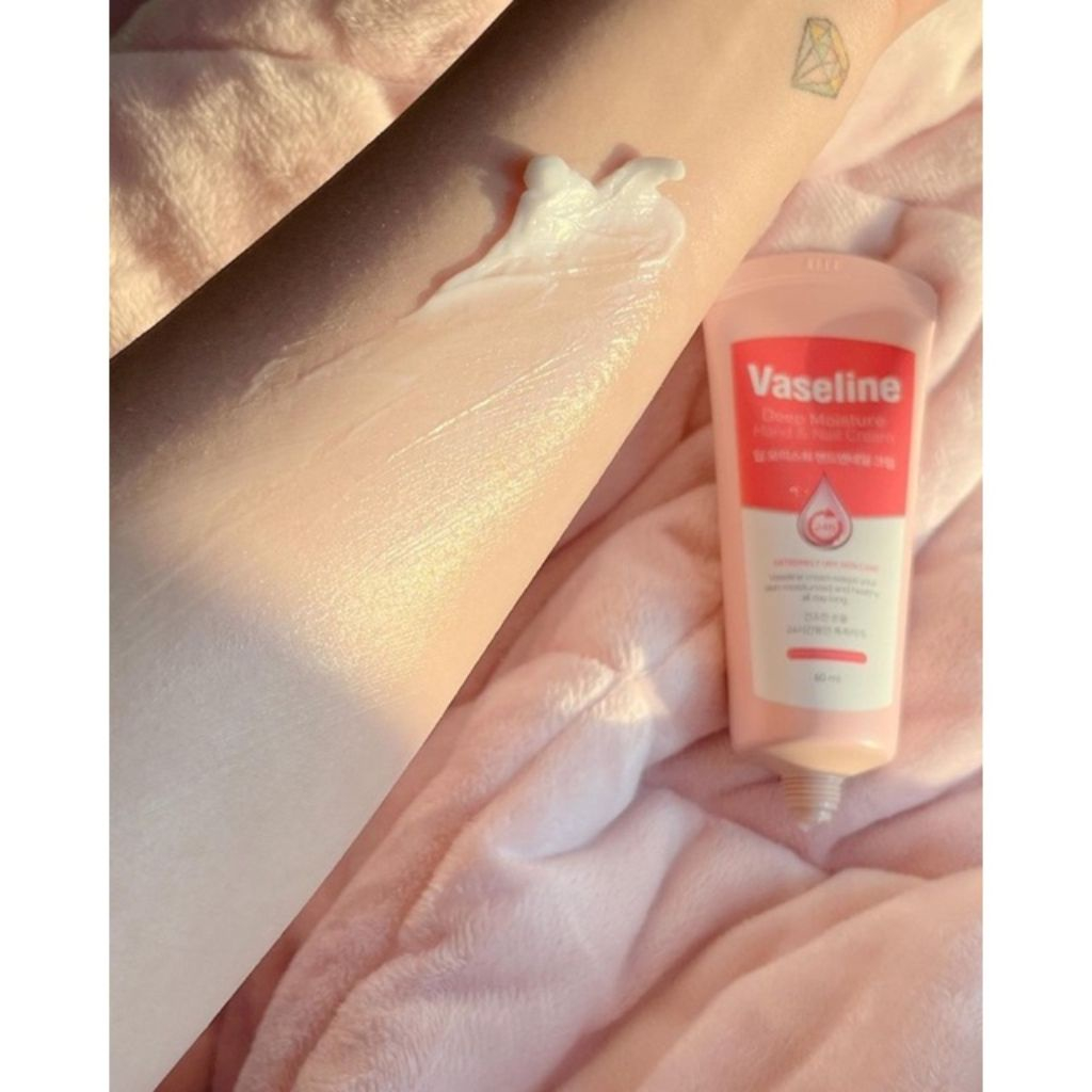 Kem Dưỡng Da Tay Vaseline Deep Moisture Hand & Nail Cream - 60ml