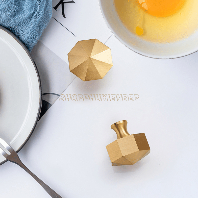 Núm tủ đồng nguyên chất BHG30