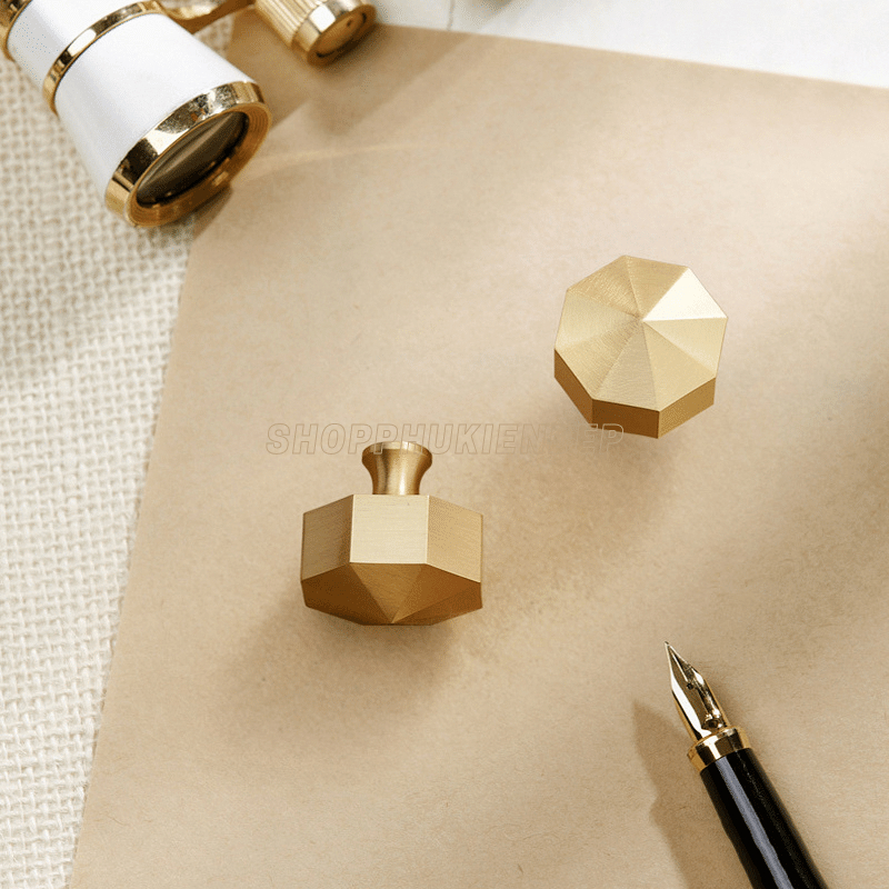 Núm tủ đồng nguyên chất BHG30