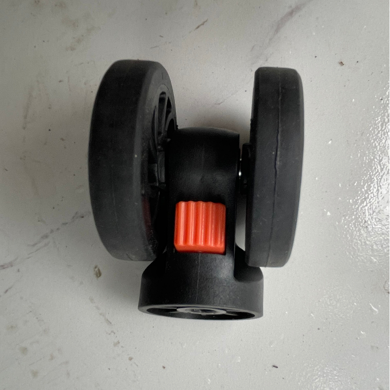 Bánh xe thay thế có chốt tháo màu đỏ dành cho Vali khung nhôm khóa sập