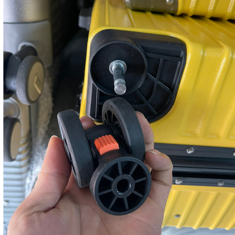 Bánh xe thay thế có chốt tháo màu đỏ dành cho Vali khung nhôm khóa sập