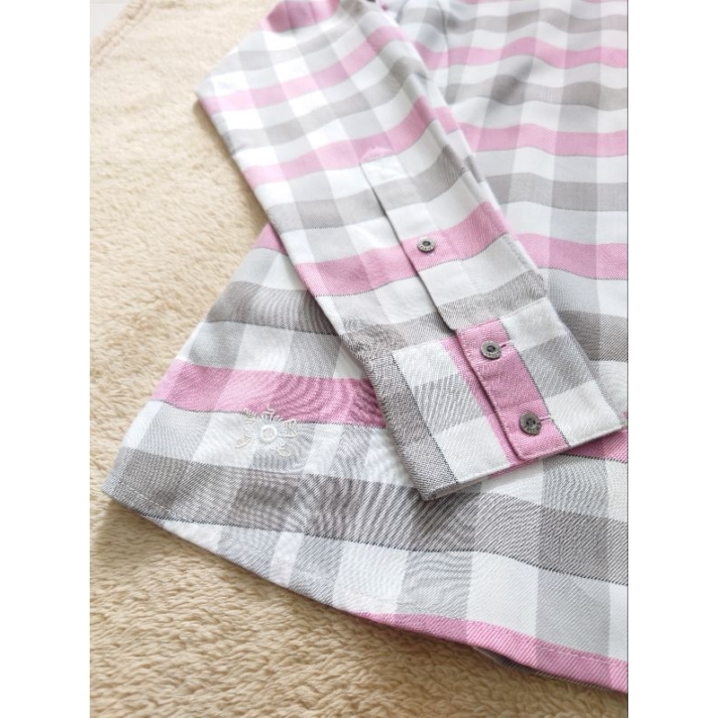 Áo sơ mi nữ Salewa made in Indonesia kẻ ô vuông màu hồng nhạt phối xám và trắng tay dài có dây xăn tay